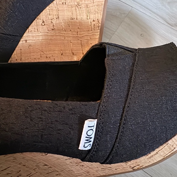 TOMS Classic Black Canvas Wedge Shoes - Picture 7 of 9